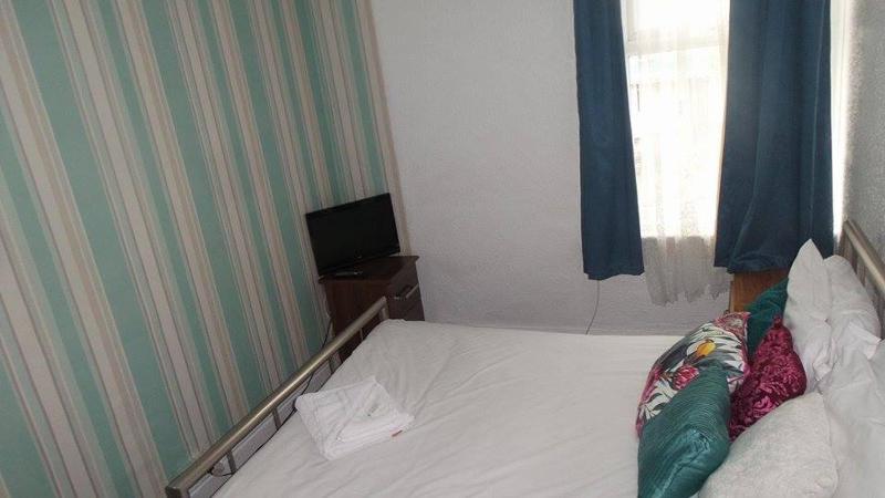 Double Room image 2