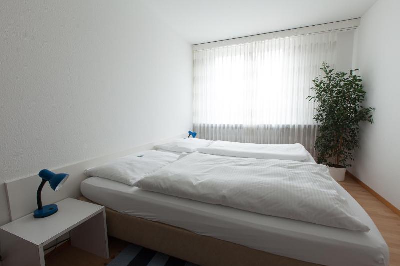 Twin Room with Shared Bathroom image 2