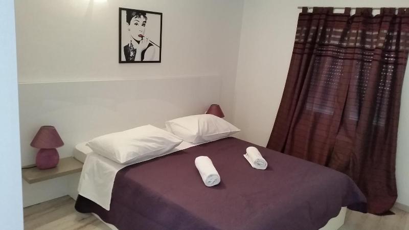 Three-Bedroom Apartment with Sea View (8 Adults) image 3