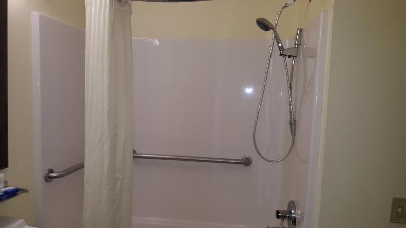 Queen Room - Disability Access/Bath Tub image 2