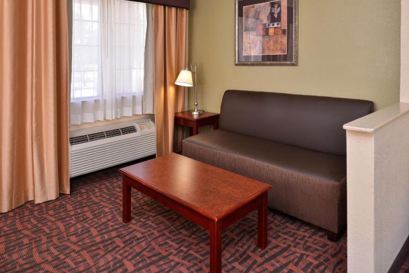 King Room - Non-Smoking image 3