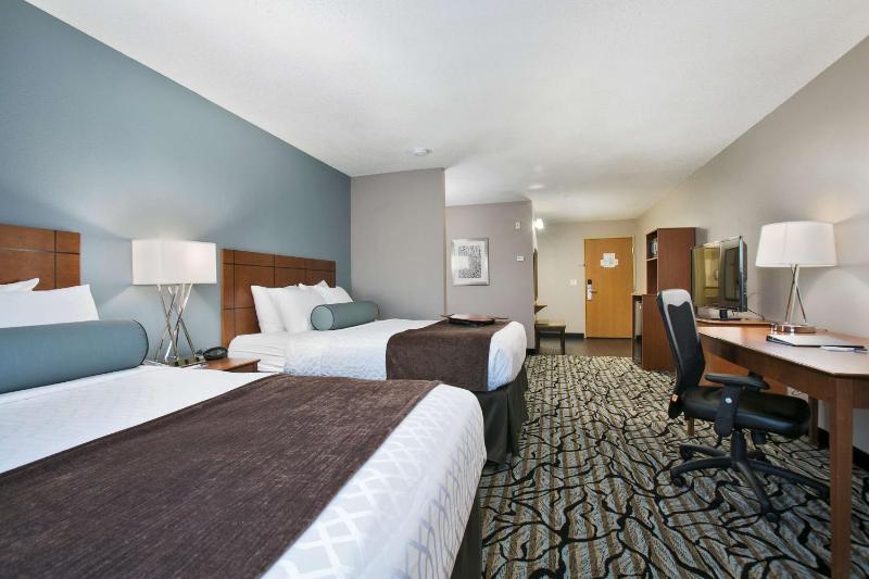 Queen Suite with Two Queen Beds and Sofa Bed image 3