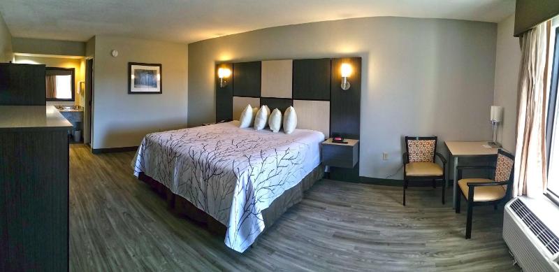 King Room with Tub - Disability Access/Non-Smoking image 3