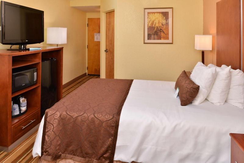 Double Room - Non-Smoking  image 3