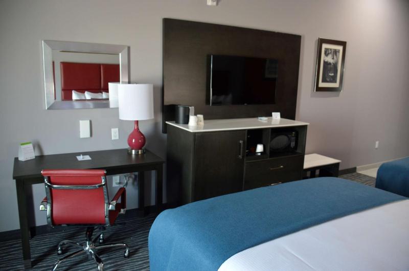 King Room with Bath Tub - Disability Access