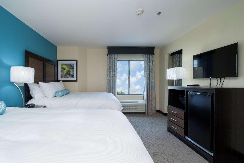 Queen Suite with Two Queen Beds and Sofa Bed - Non-Smoking image 2