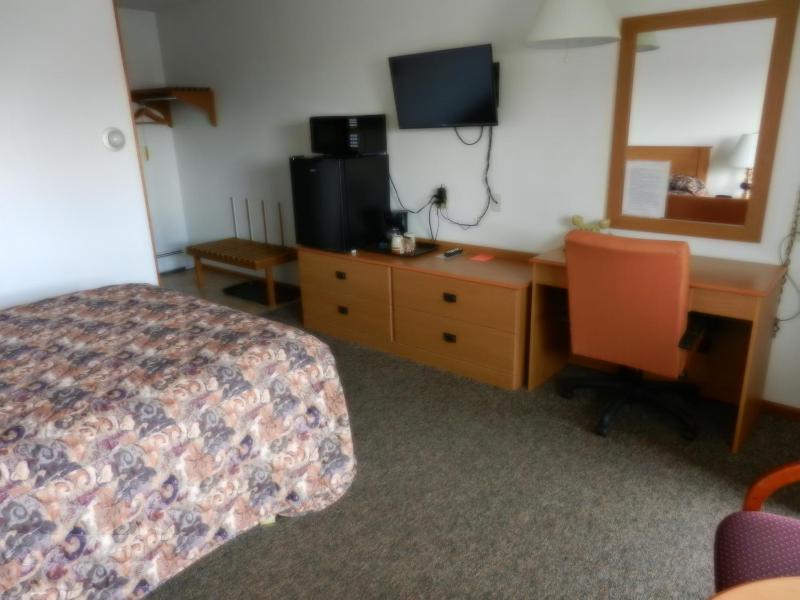 Queen Room - Non-Smoking image 2