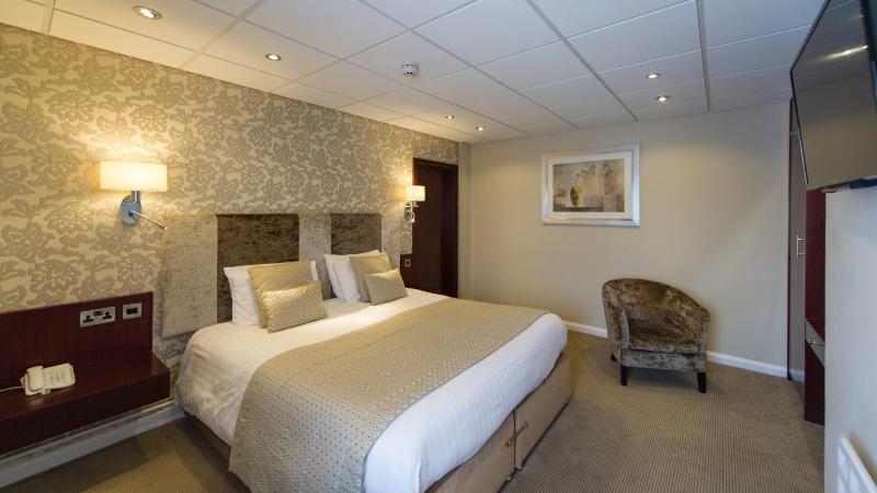 Double or Twin Room with Garden View image 3