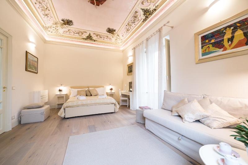 King Suite with Balcony image 2