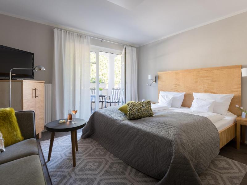 Classic Double Room with North Balcony image 3