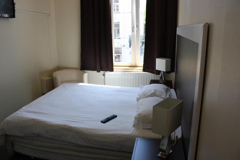 Double Room image 3