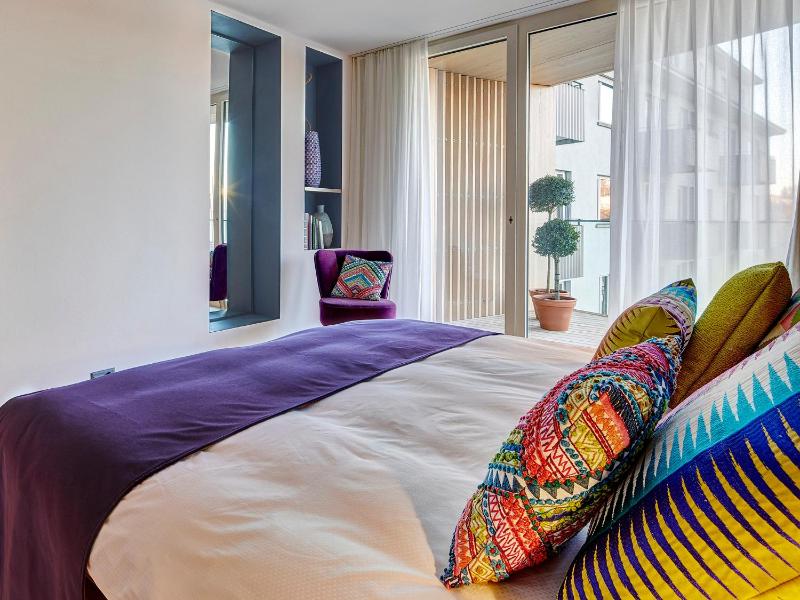 Superior Double Room with Balcony image 3