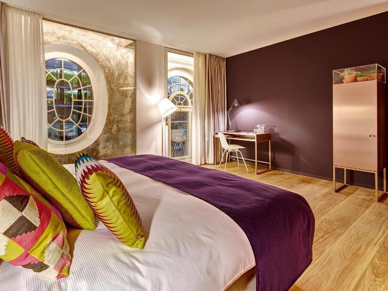 Superior Medium Double Room image 4