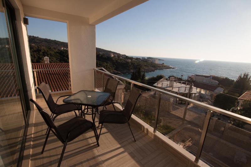 Apartment with Sea View image 4