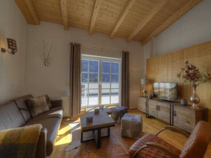 Luxury One-Bedroom Apartment image 4