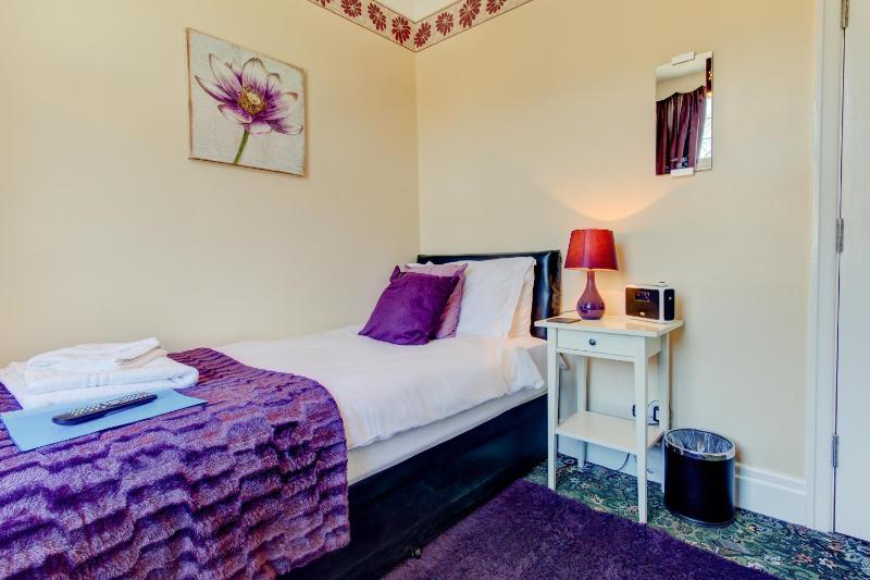 Single Room image 2