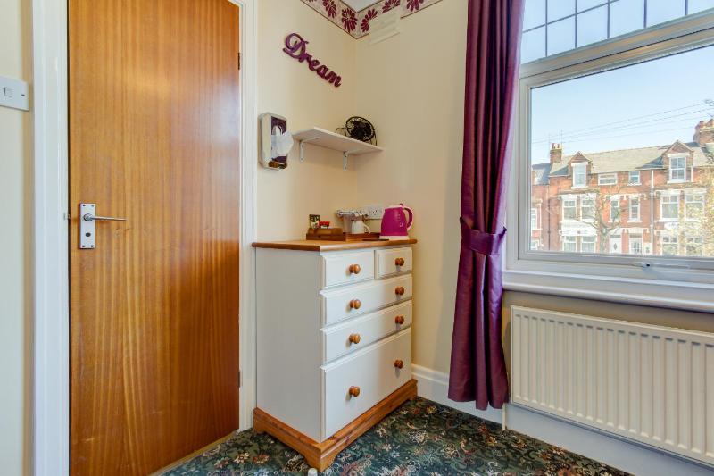Single Room image 2