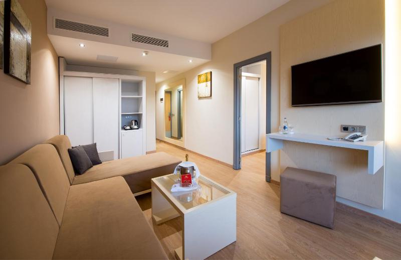 HL Suitehotel Playa del Inglés - Adults Only - image 11