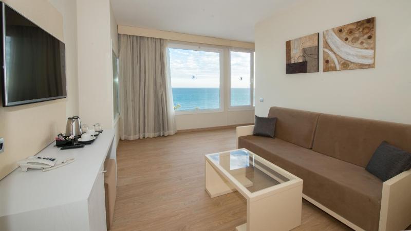 HL Suitehotel Playa del Inglés - Adults Only - image 3