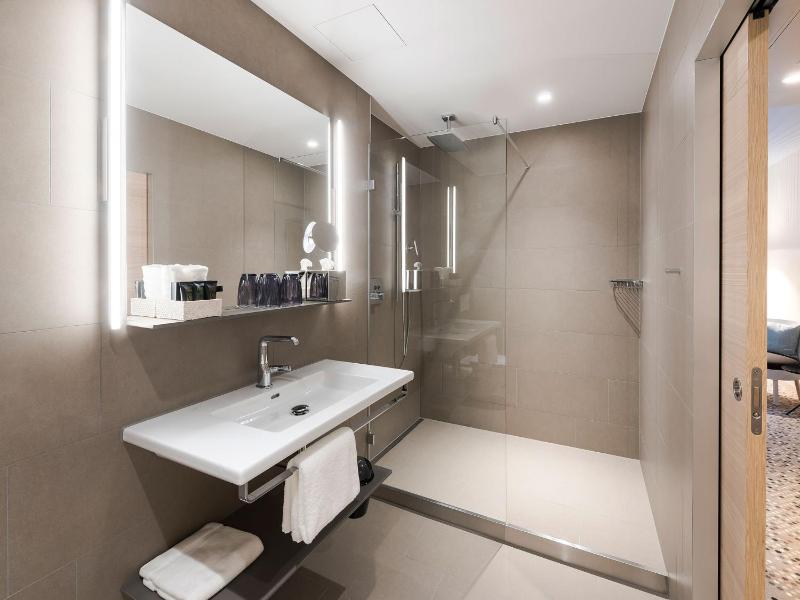 Superior Double Room image 4