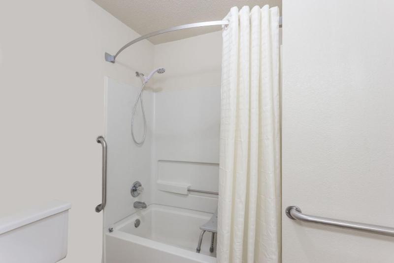 Queen Room - Mobility Access/Non-Smoking image 2