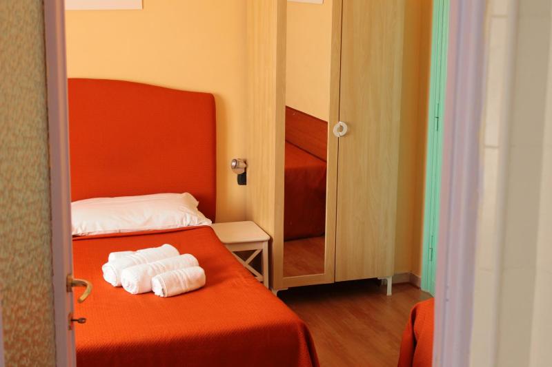 Comfort Triple Room with Shower image 4