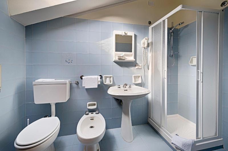 Economy Double Room image 3