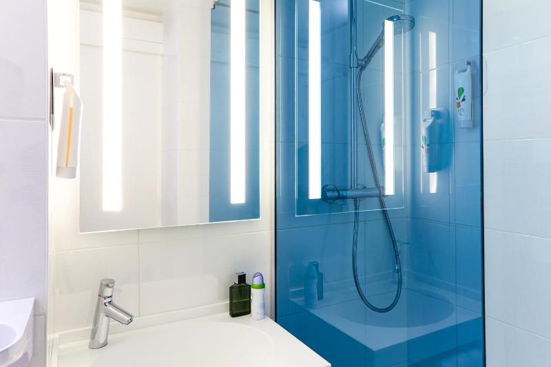 Standard Twin Room image 2