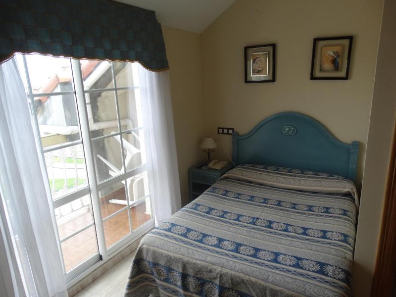 Budget Double Room image 3