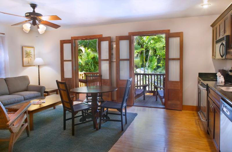 Island City House - image 17