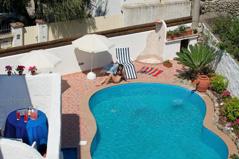 Iris Hotel - image 14