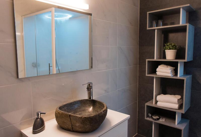 Suite with Hamam Shower image 2