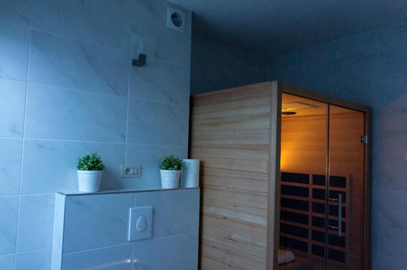Suite with Hamam Shower image 3