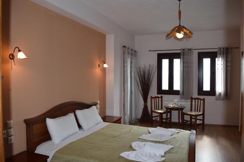 Large Double Room image 3