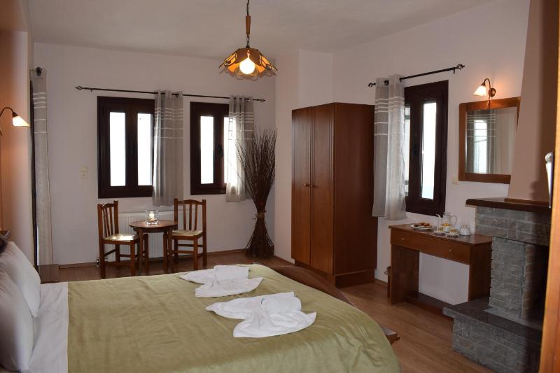 Large Double Room image 4