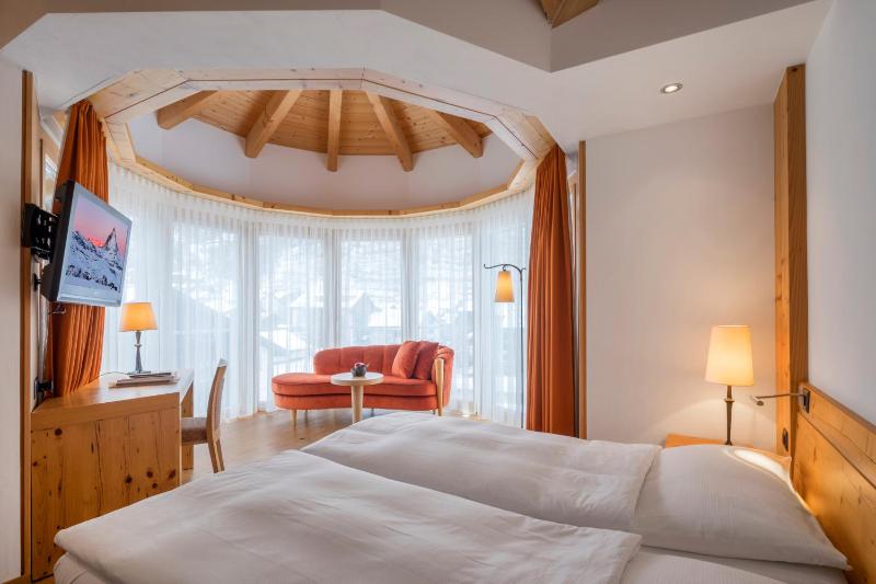 Deluxe Double Room with Matterhorn View image 3