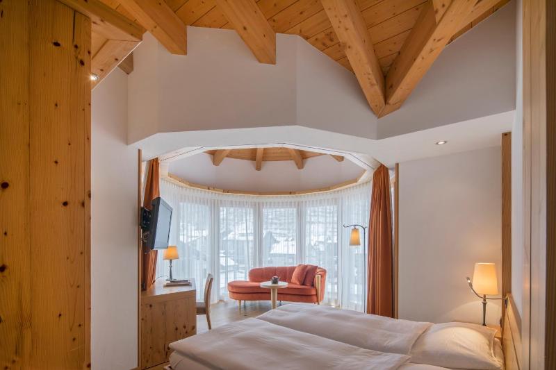 Deluxe Double Room with Matterhorn View image 4
