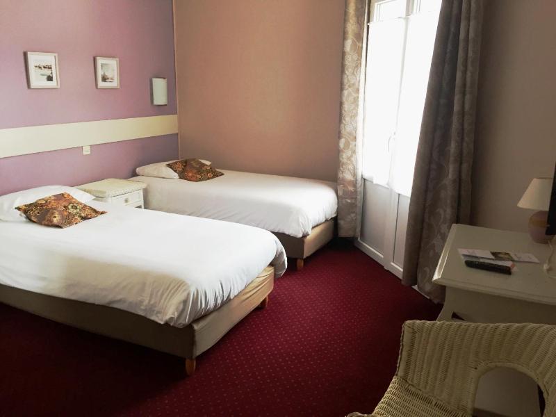 Double Room image 3