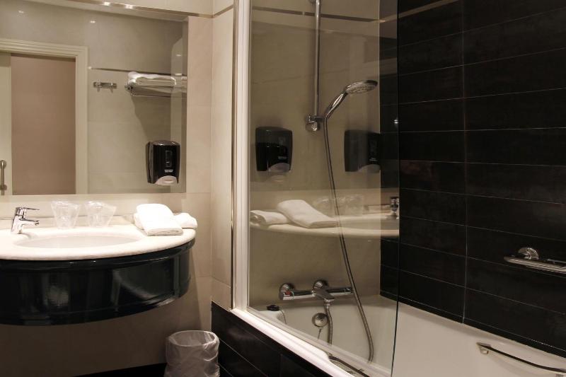 Classic Triple Room image 4