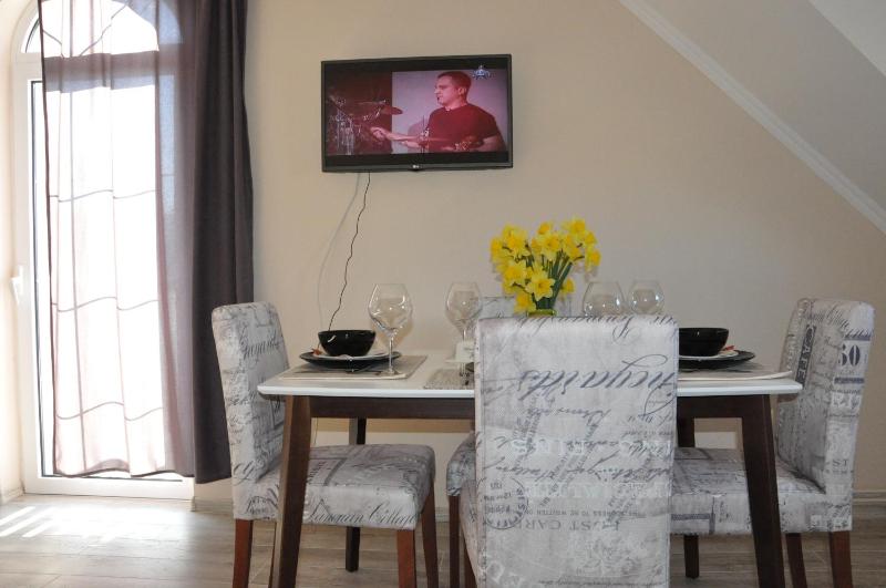 One-Bedroom Apartment image 2