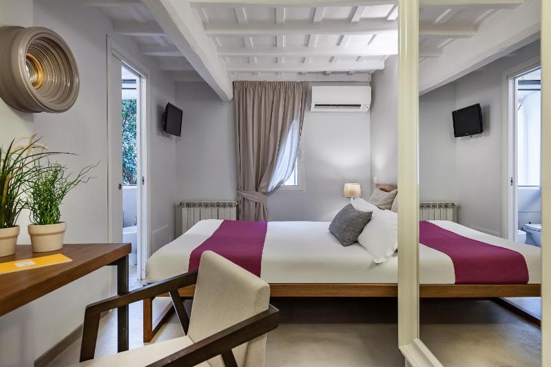 Standard Family Room image 2