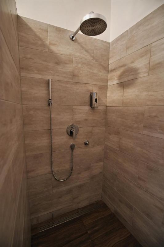 Twin Room image 4