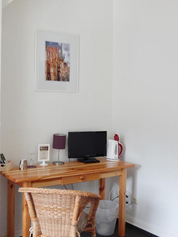 Single Room image 3