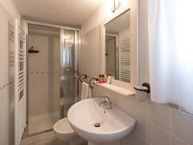Triple Room with Private Bathroom image 3