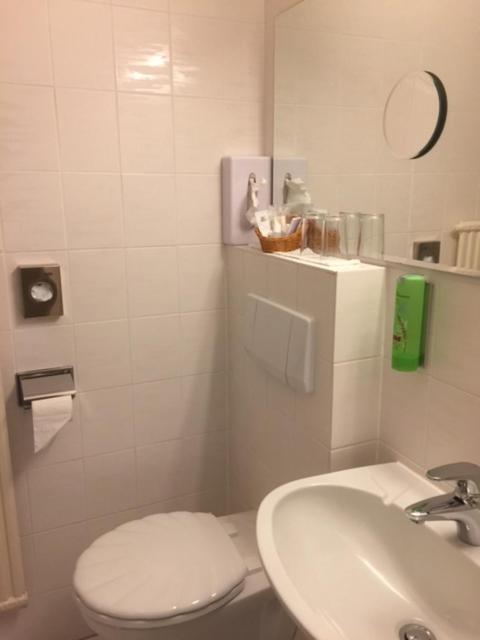 Double Room with Balcony image 3