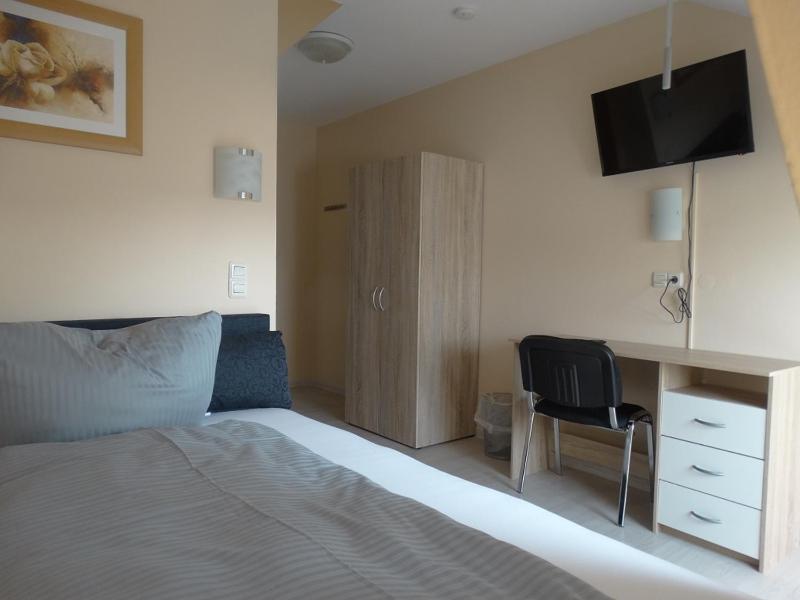 Budget Single Room image 3