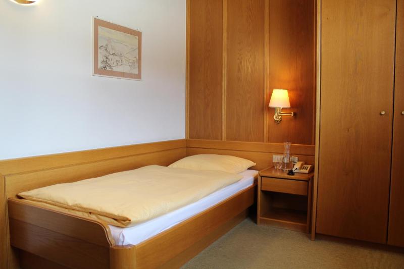 Single Room - Non-Smoking image 2