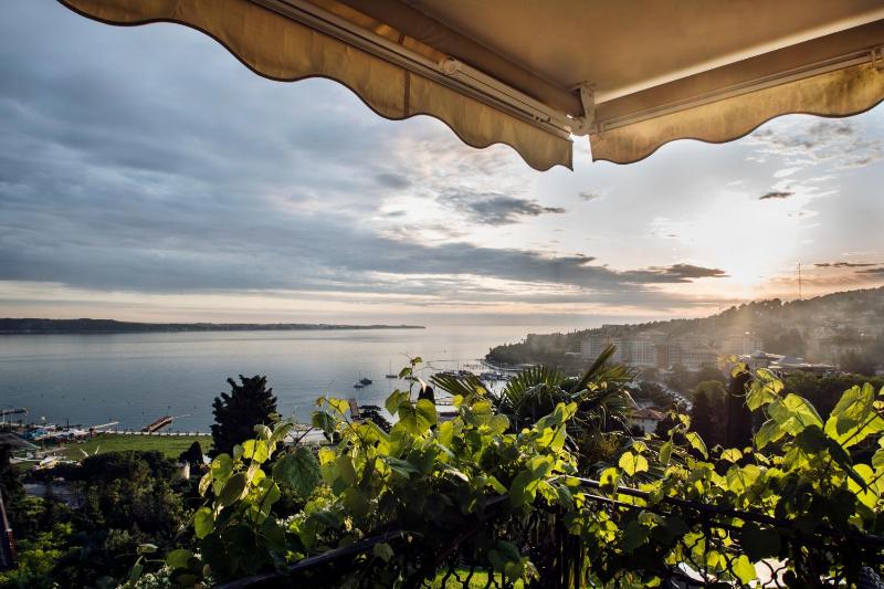 Comfort Double or Twin Room with Balcony and Sea View image 3