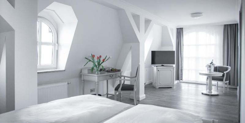 Deluxe Double or Twin Room image 3