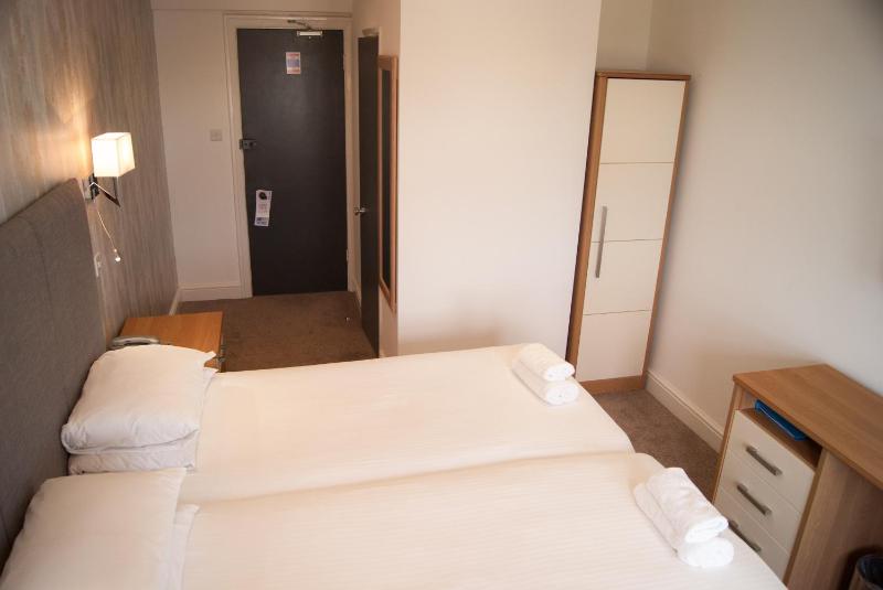 Standard Twin Room image 4